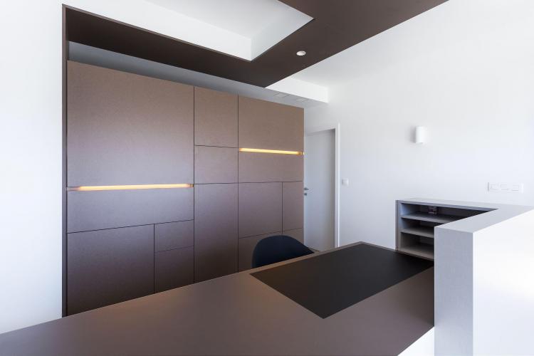 interieur_dokterspraktijk_maatkasten_desk_balie