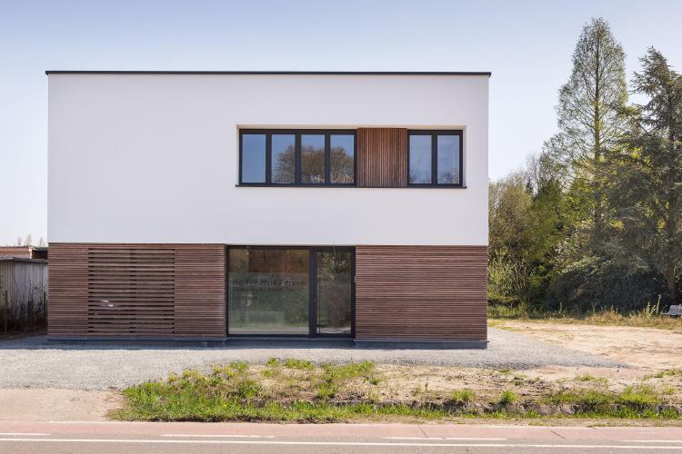nieuwbouw_woning_dokterspraktijk_vrijstaand_afrormosia